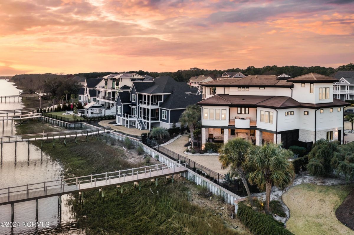 2751 Pinecrest Drive