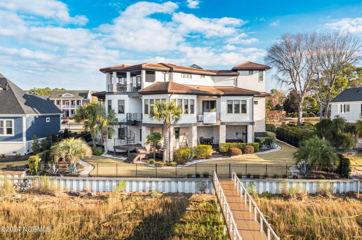 2751 Pinecrest Drive