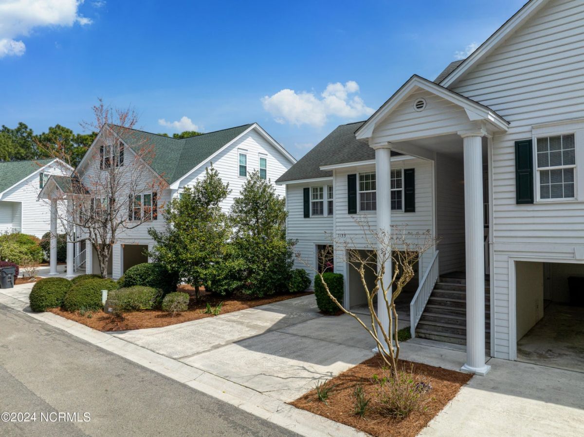 3155 Lakeside Commons Drive