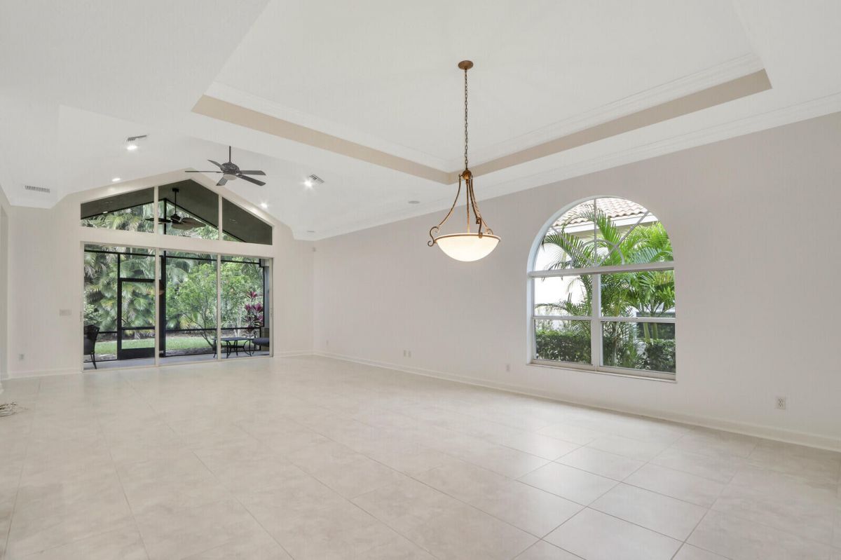 7660 Greenbrier Circle