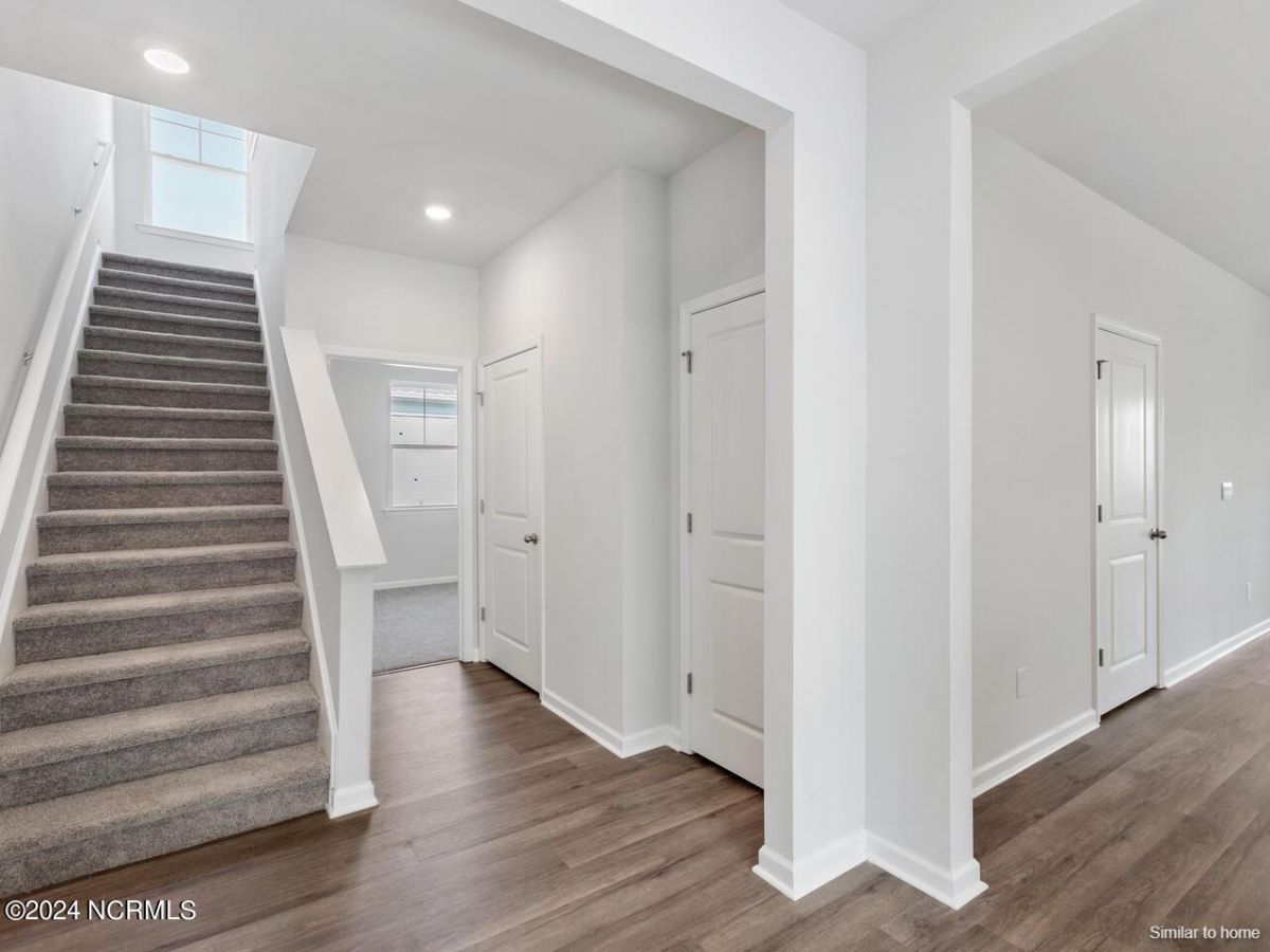 3105 Lochgreen Circle