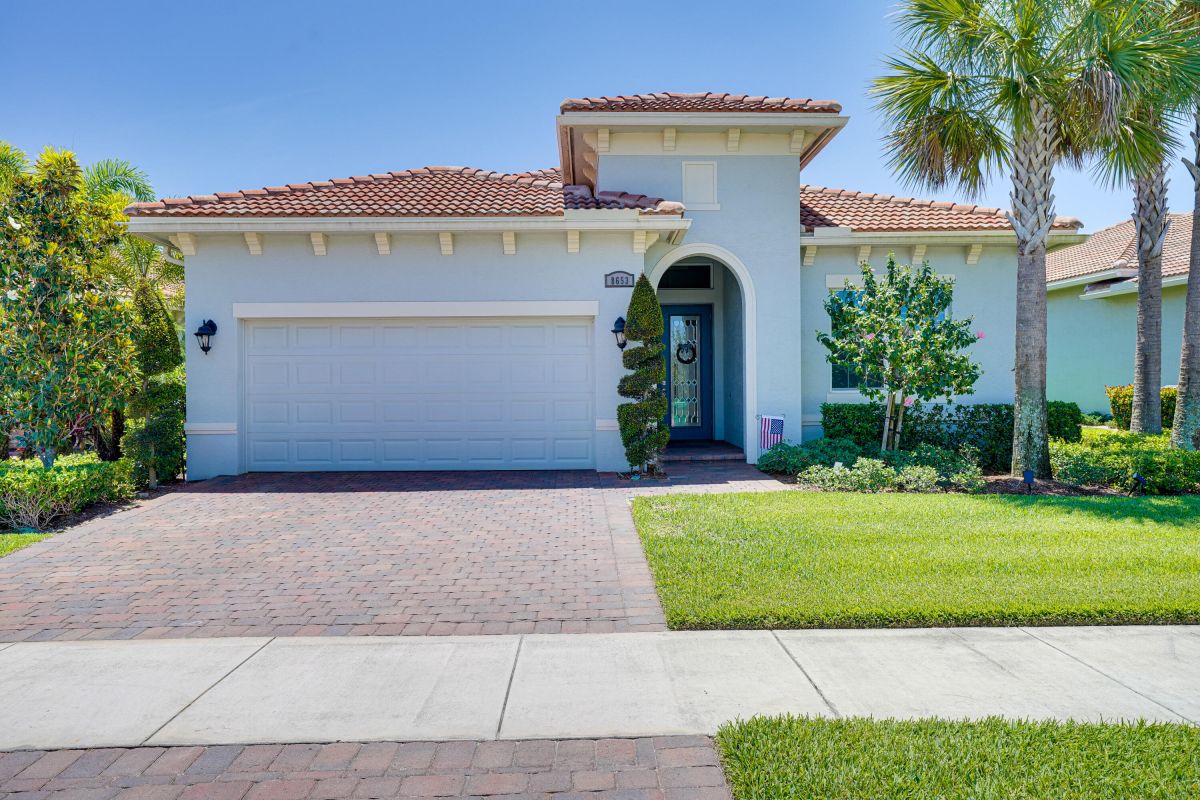 8653 Carrara Way