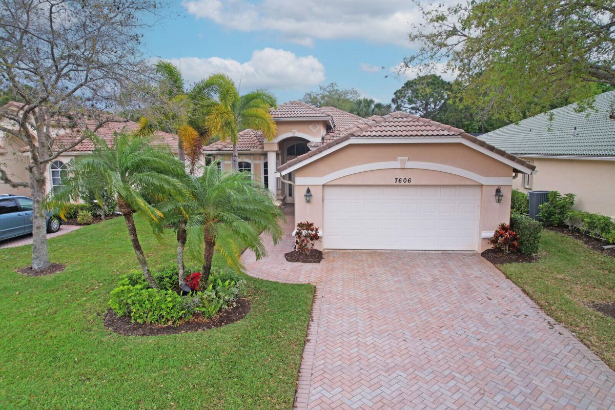 7606 Greenbrier Circle