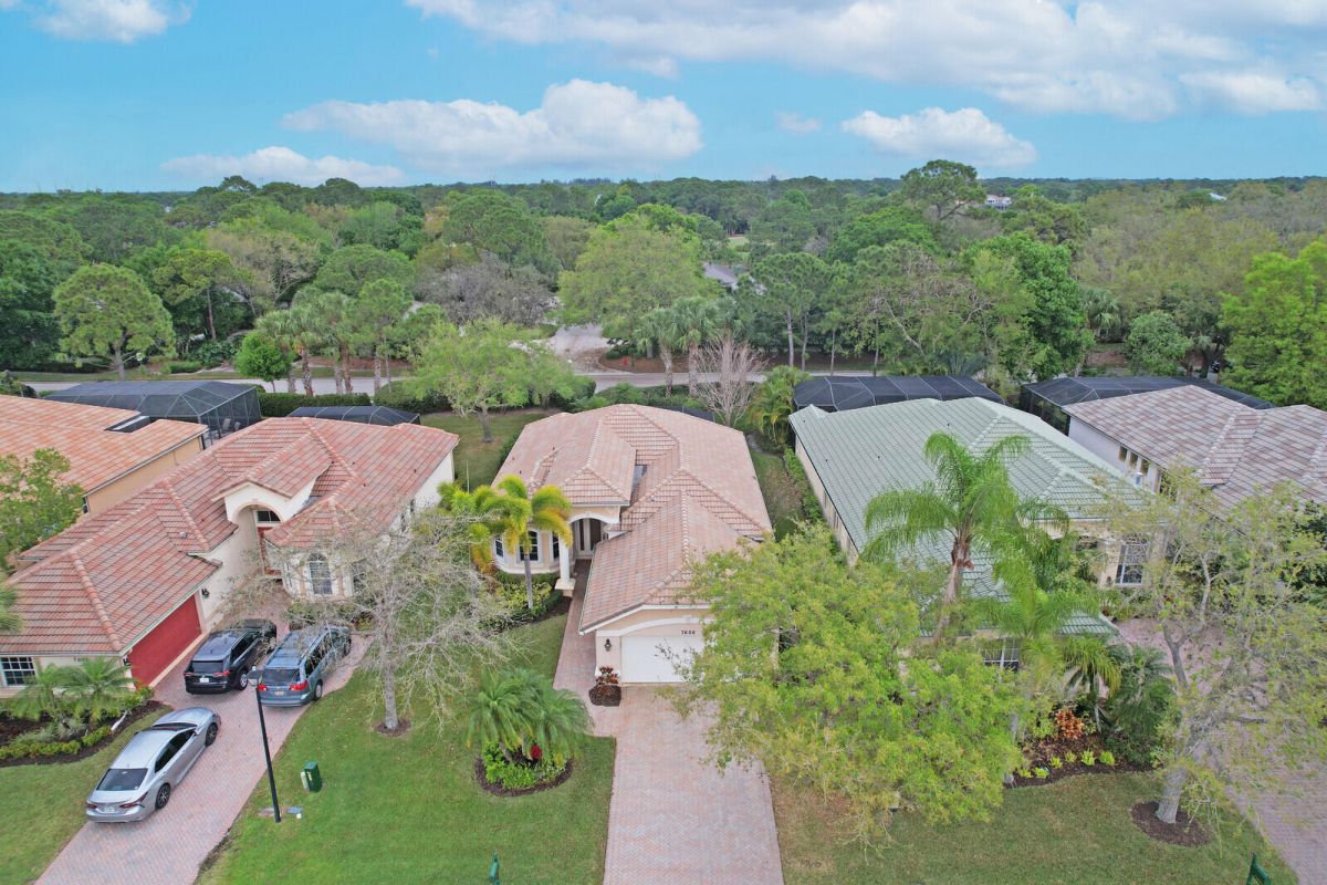 7606 Greenbrier Circle