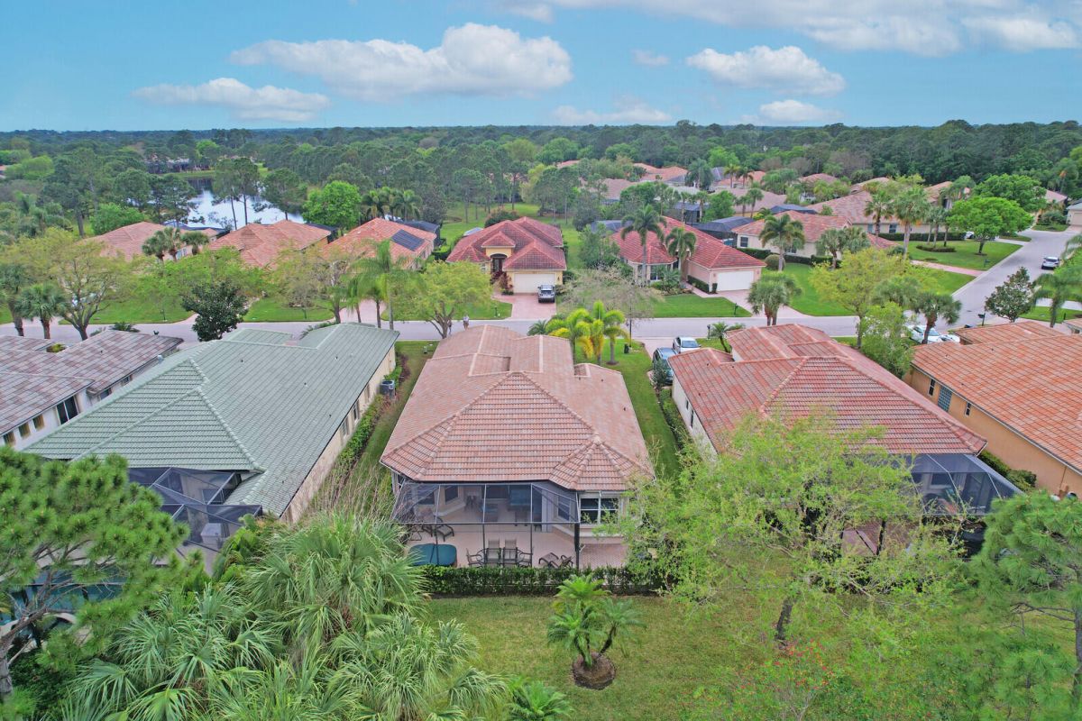 7606 Greenbrier Circle