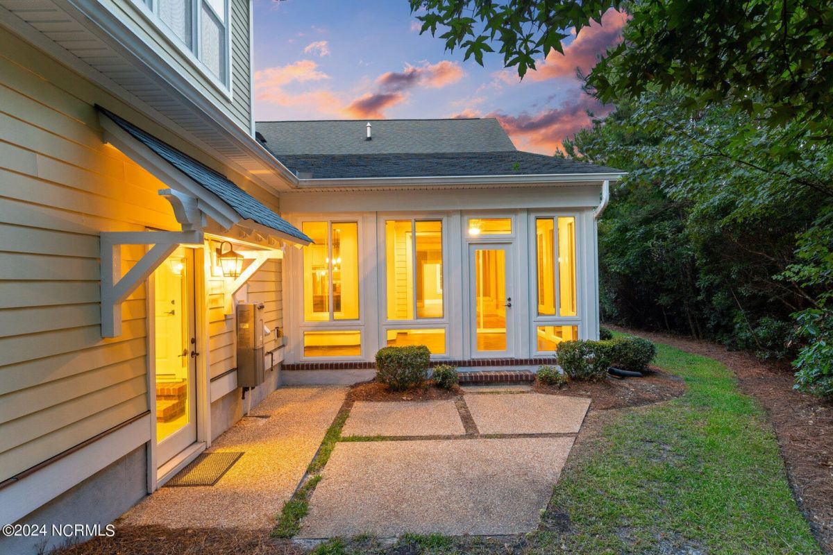 1090 Evangeline Drive