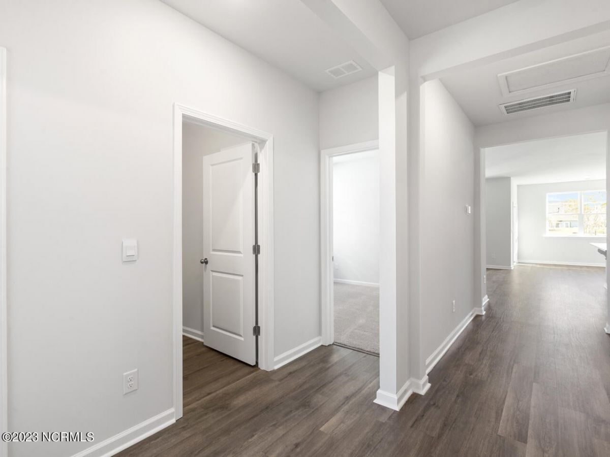 3077 Lochgreen Circle