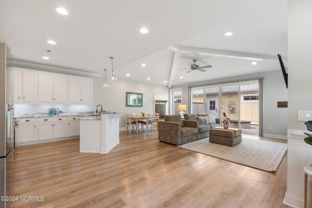 2272 Low Country Boulevard