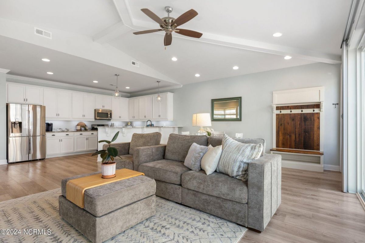 2272 Low Country Boulevard