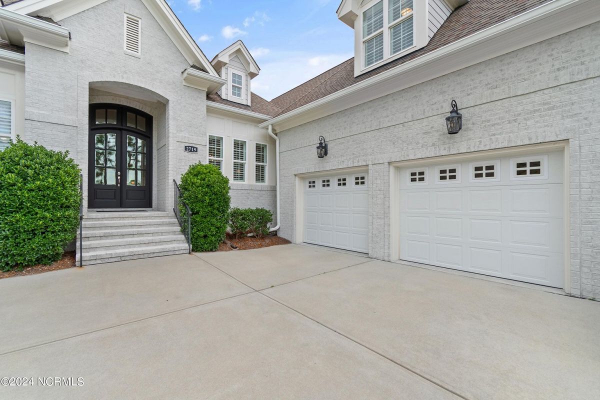 2719 Shady Pine Circle