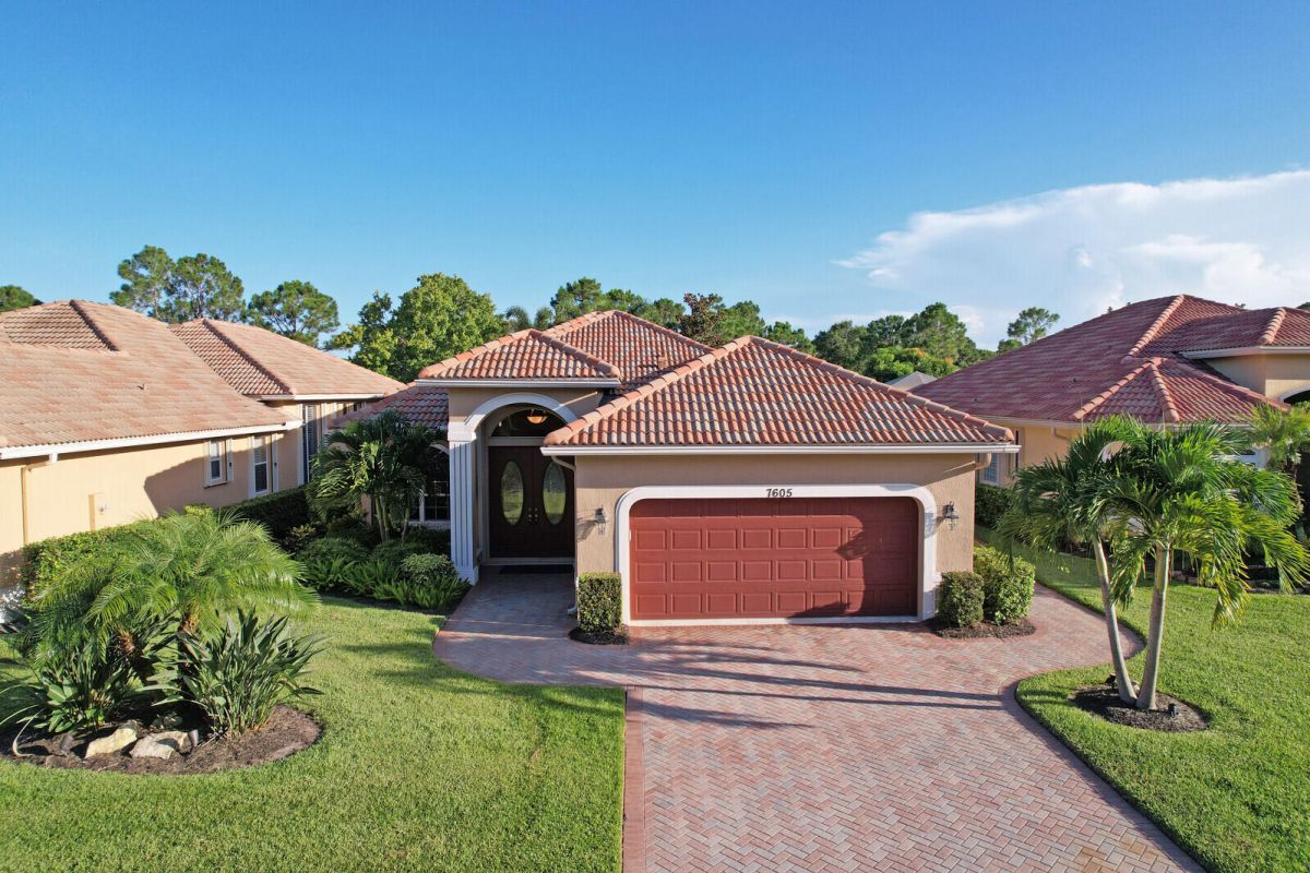 7605 Greenbrier Circle