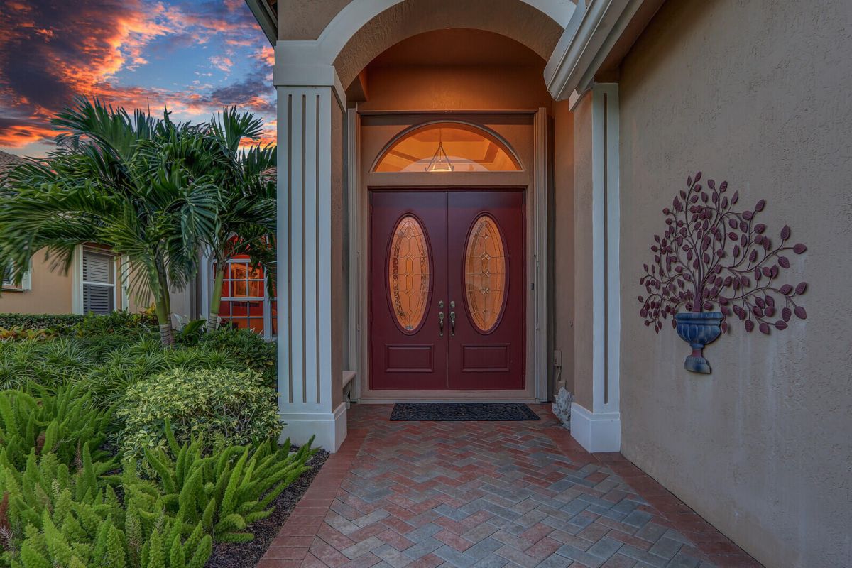 7605 Greenbrier Circle