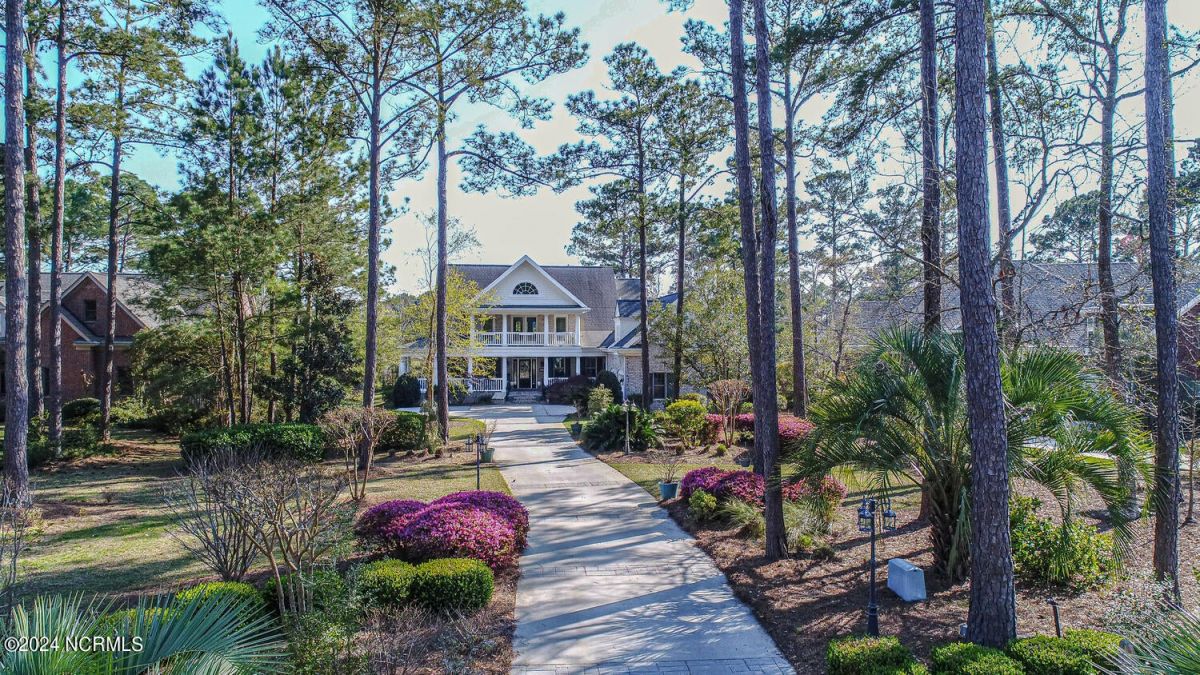 547 Gladstone Circle