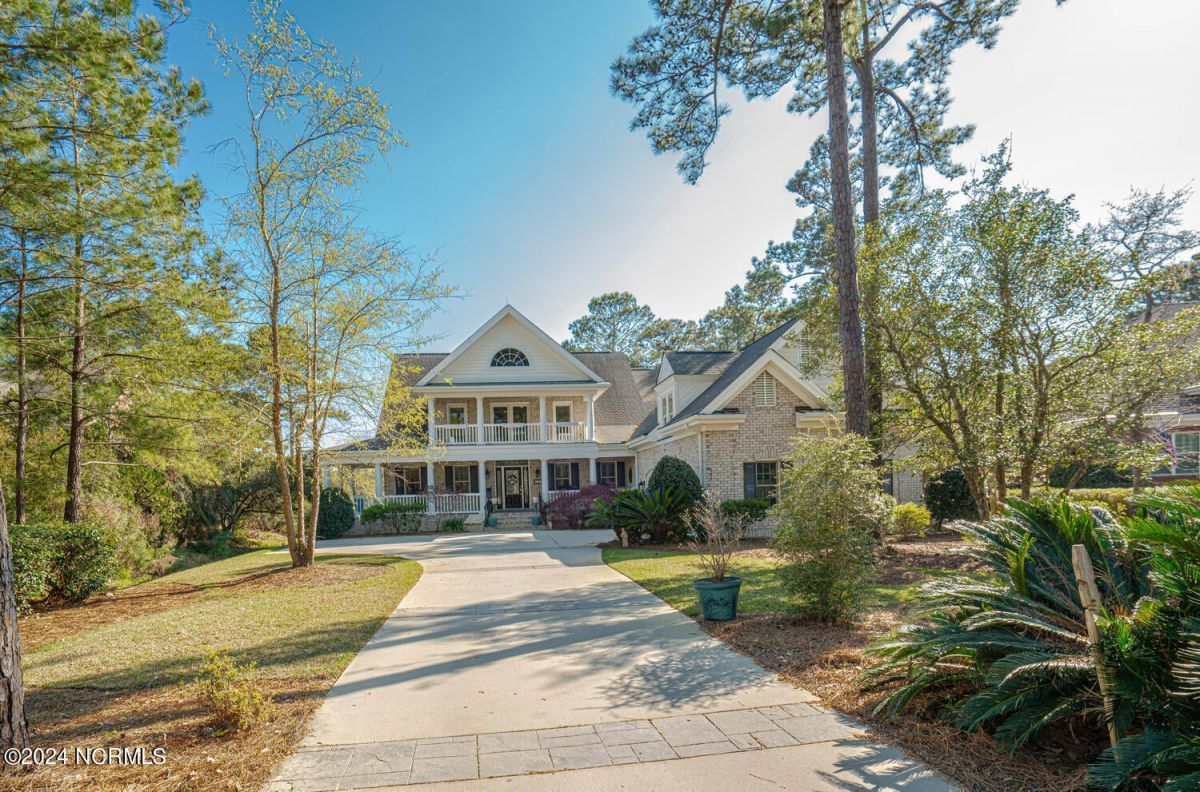 547 Gladstone Circle