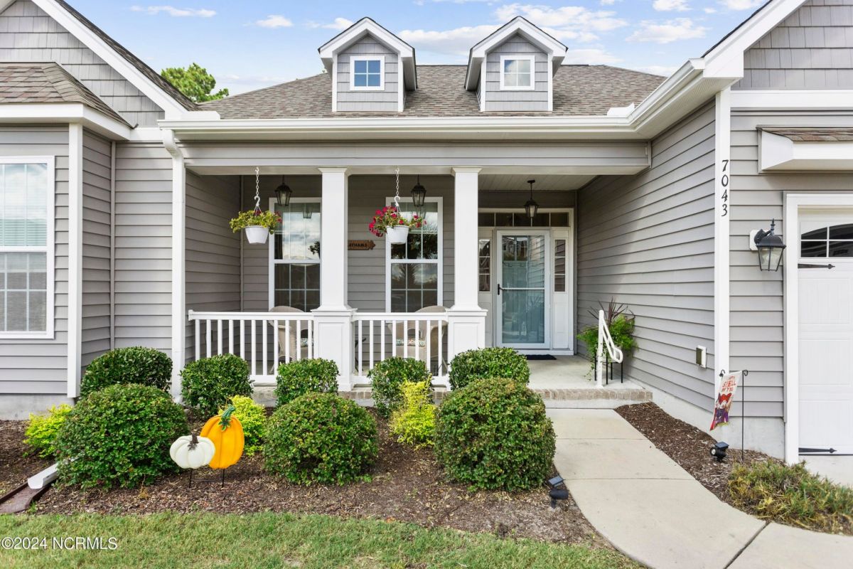 7043 Bonaventure Street