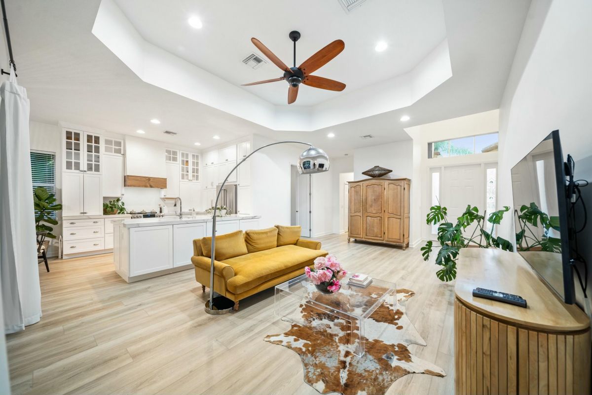 7630 Greenbrier Circle