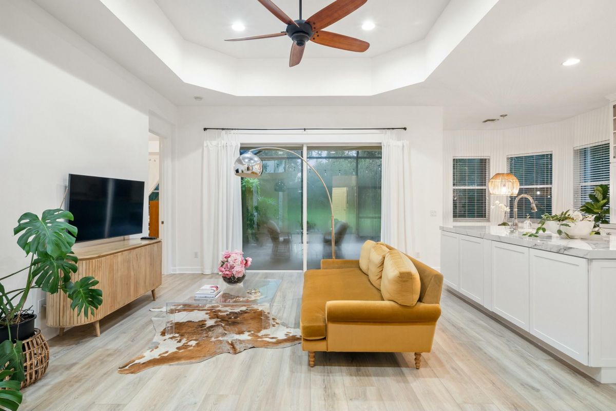 7630 Greenbrier Circle