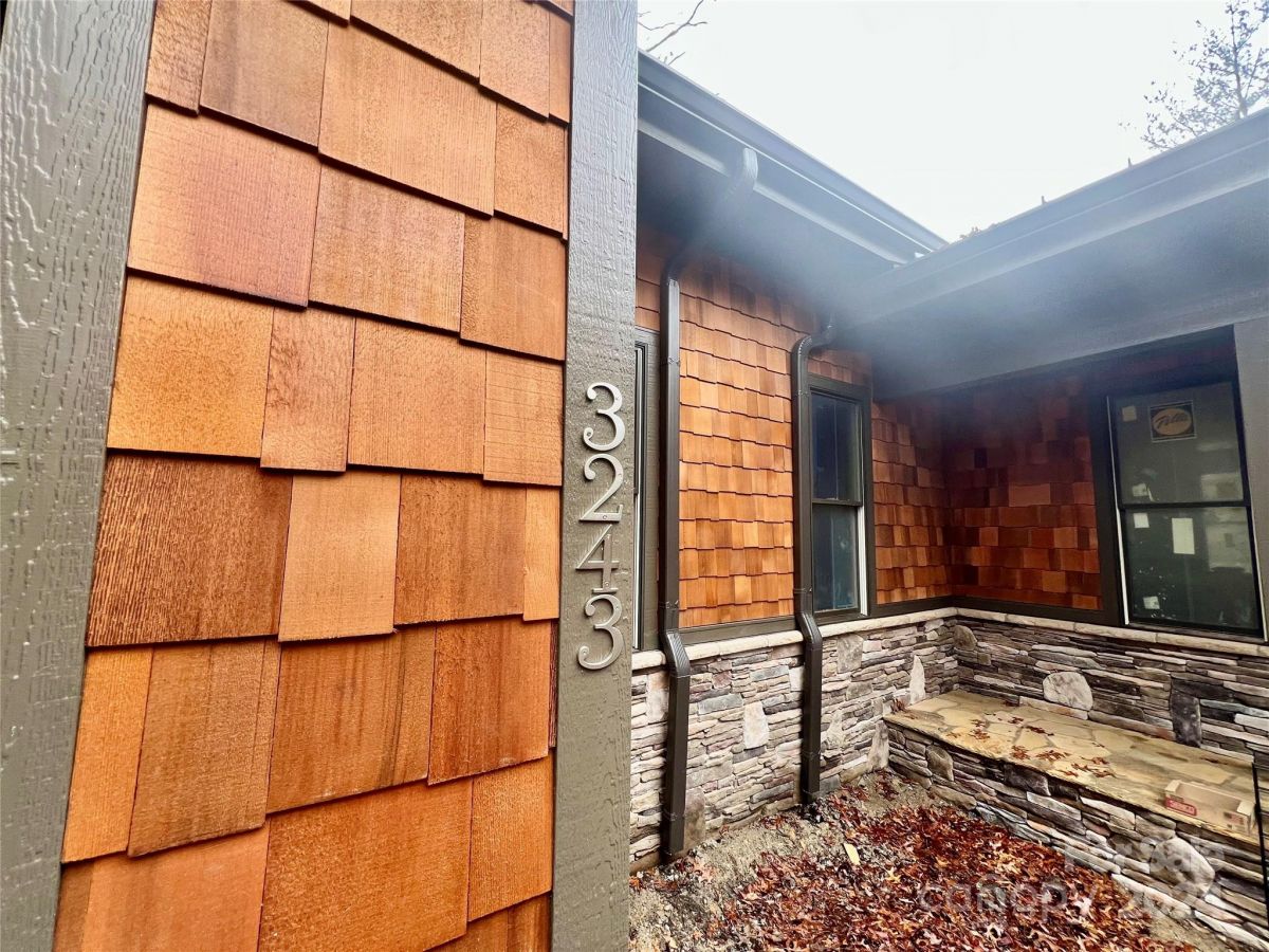 3243 Connestee Trail