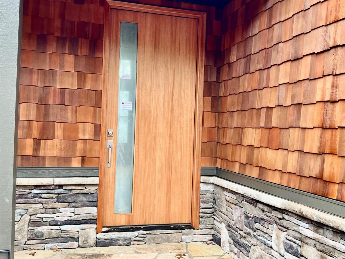 3243 Connestee Trail