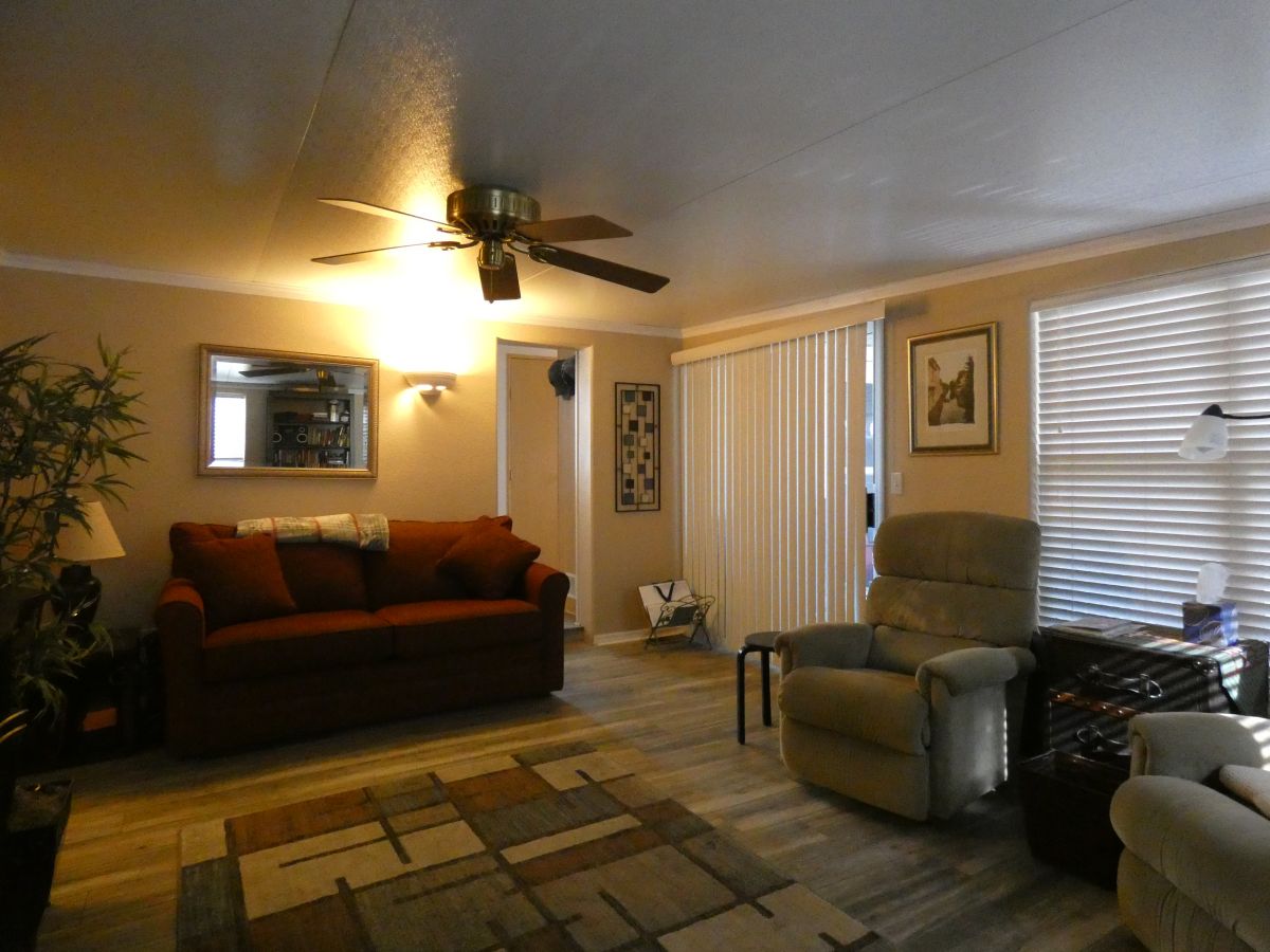 1110 North Henness Rd 936