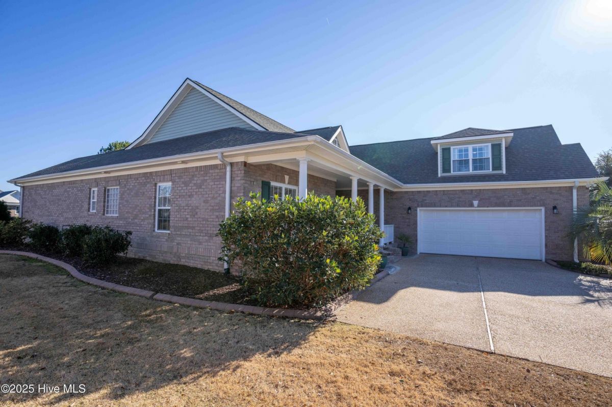 1209 Waterfall Way