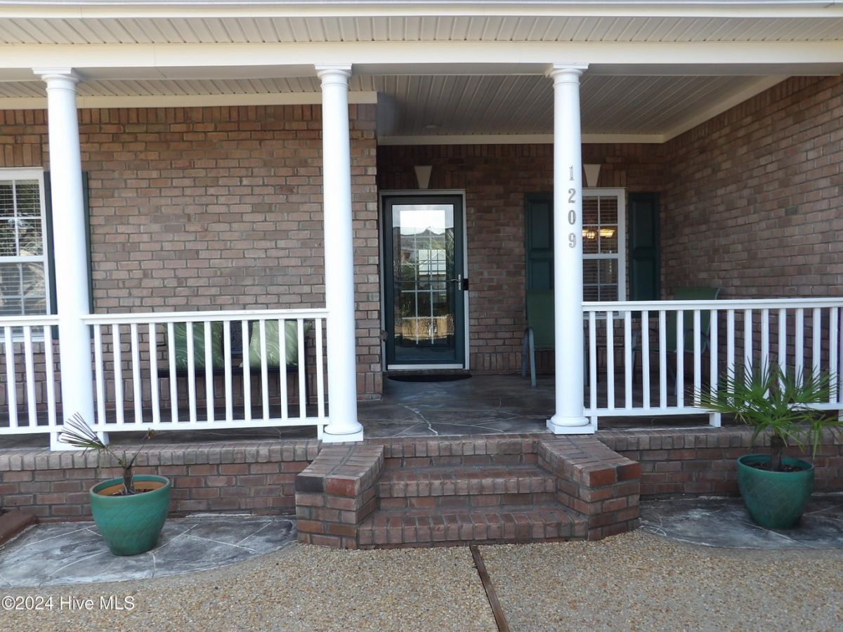 1209 Waterfall Way