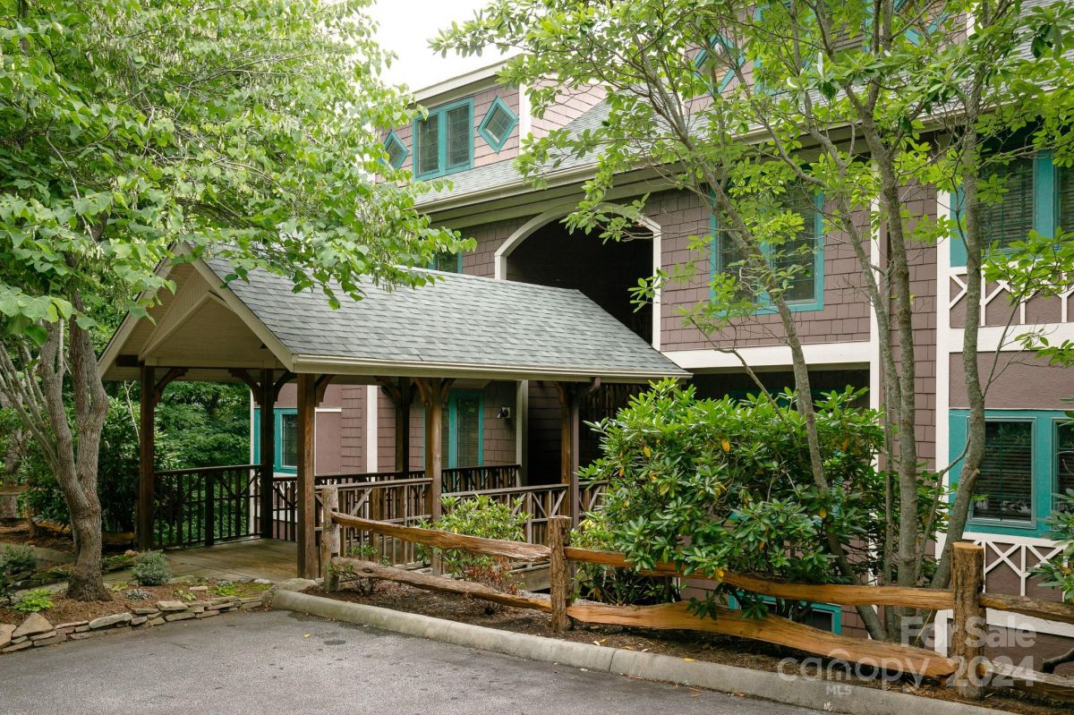 222 Creekside Way
