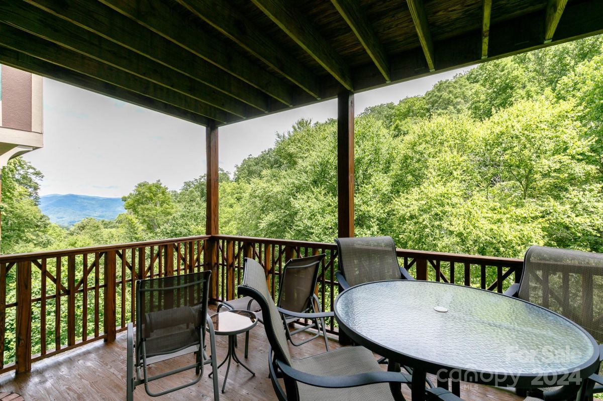 222 Creekside Way