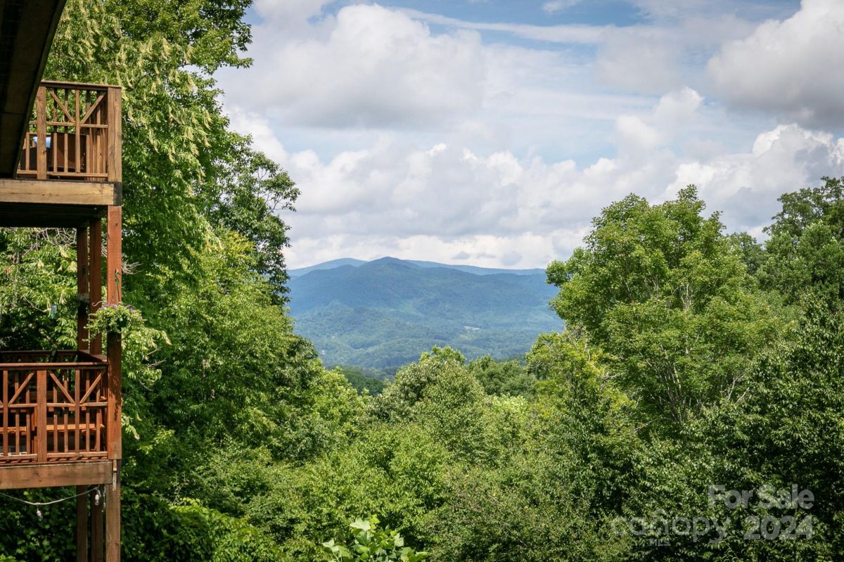 222 Creekside Way