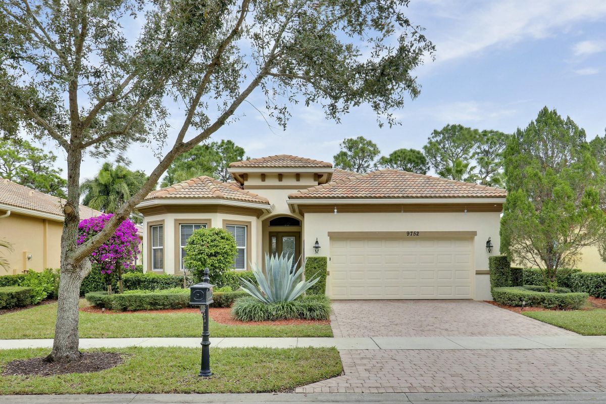 9752 Nuova Way