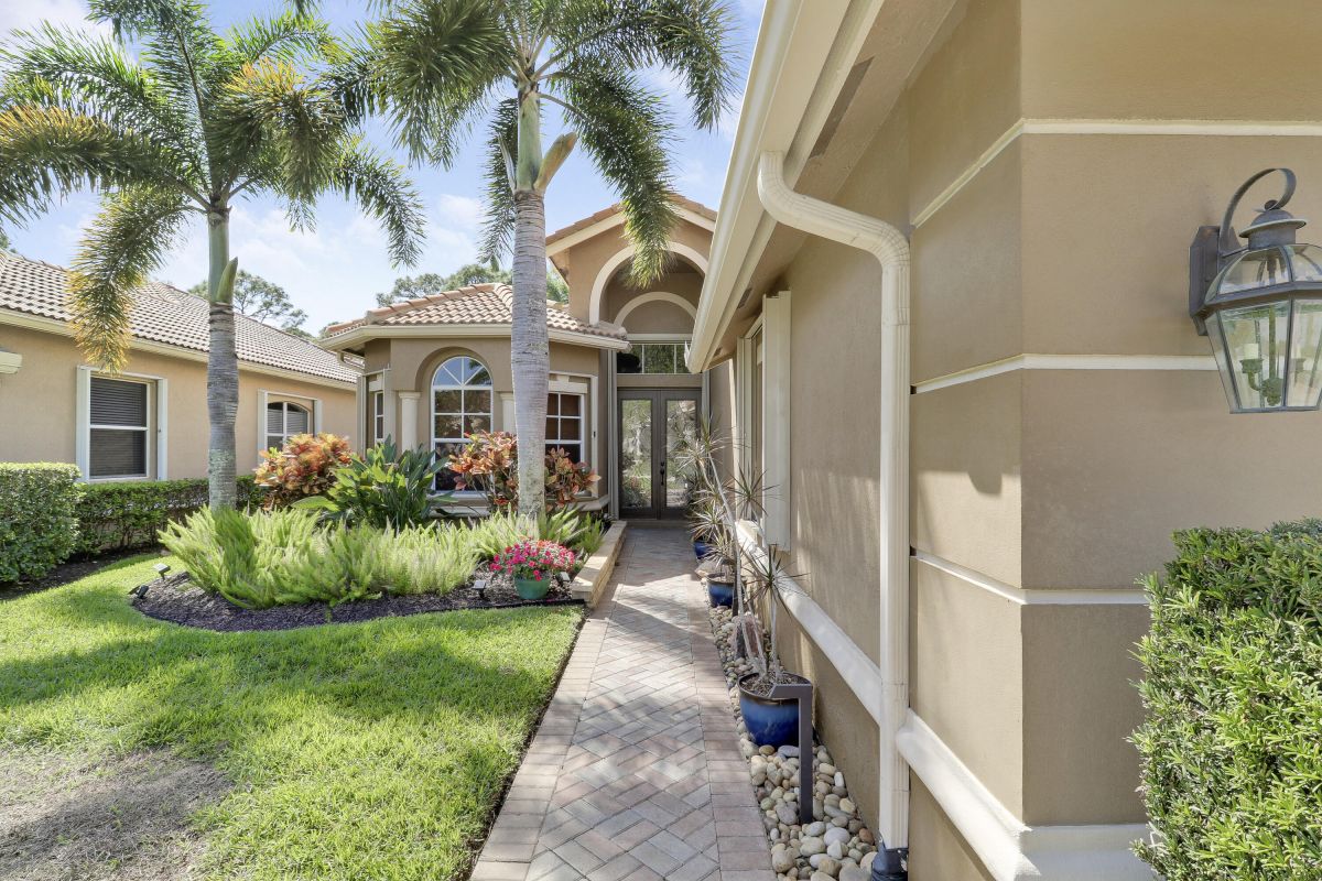 7634 Greenbrier Circle