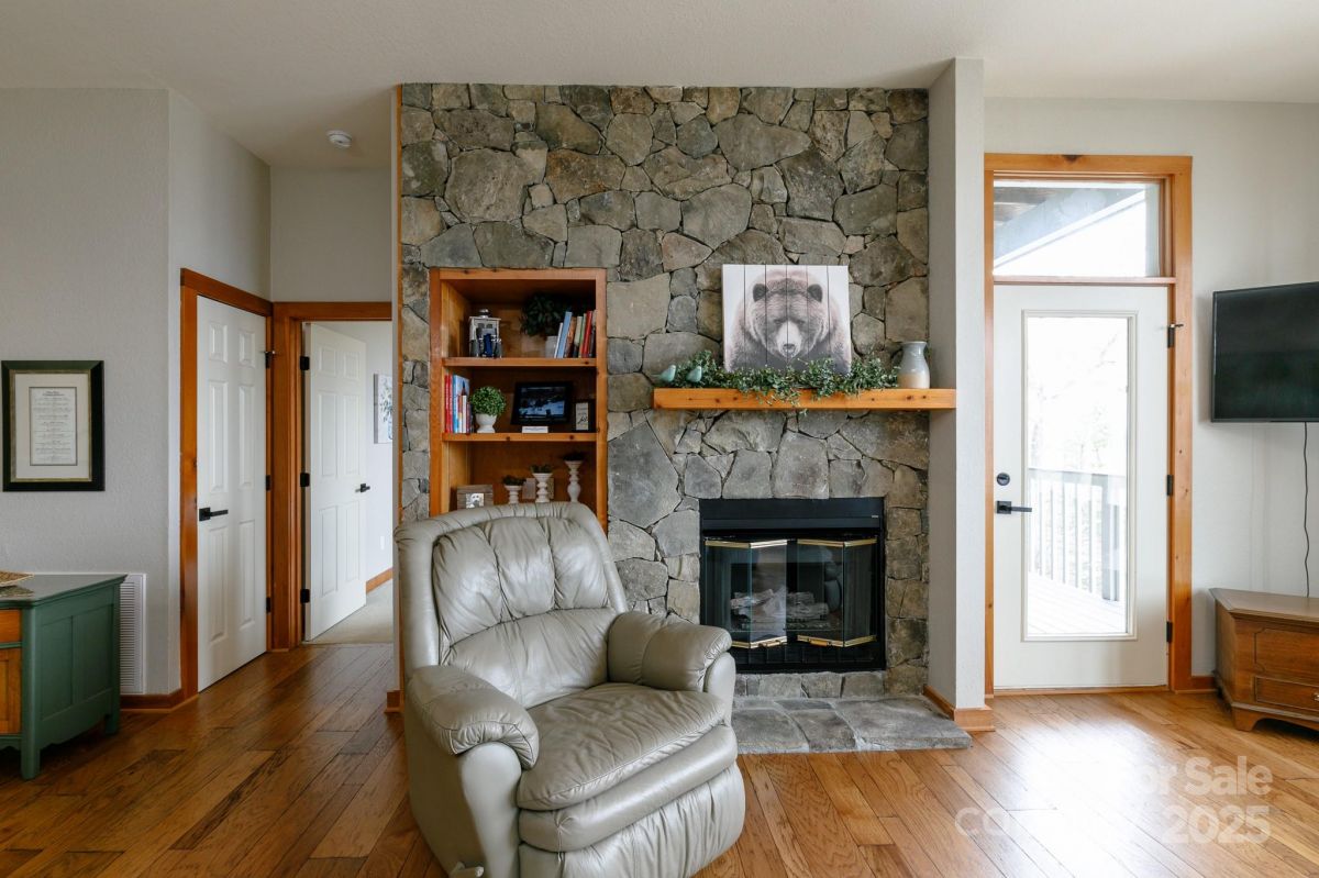 10 Stoney Falls Loop