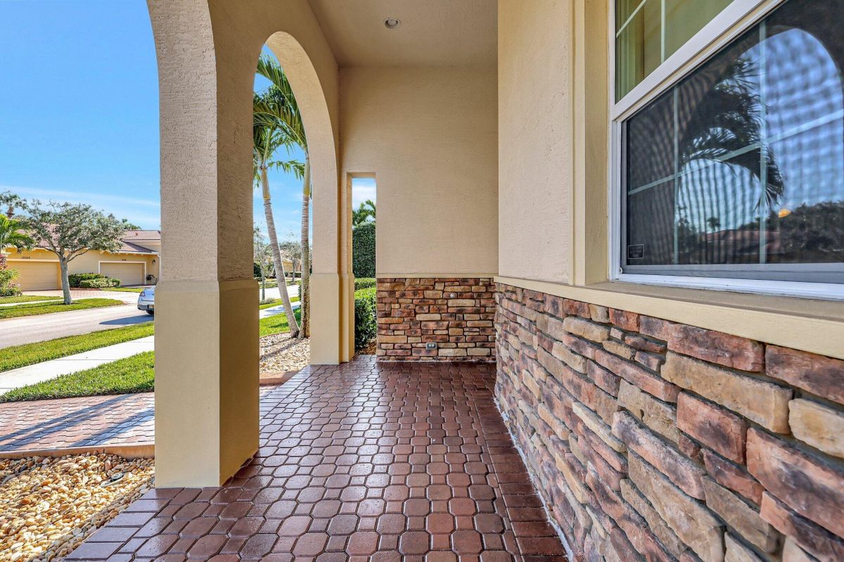 10215 Canossa Way