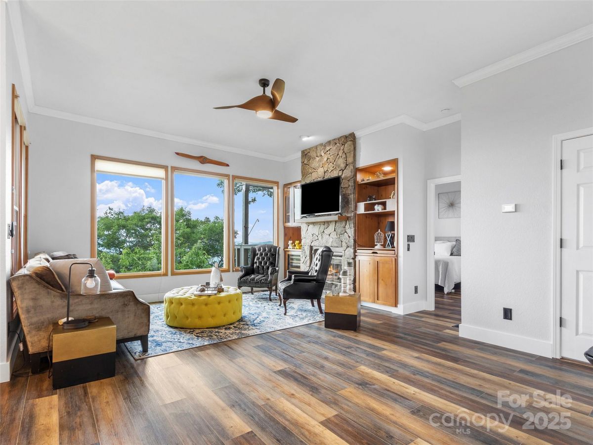 66 Club Villa Court