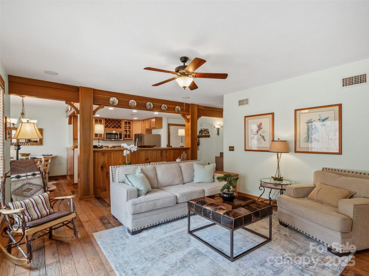222 Creekside Way