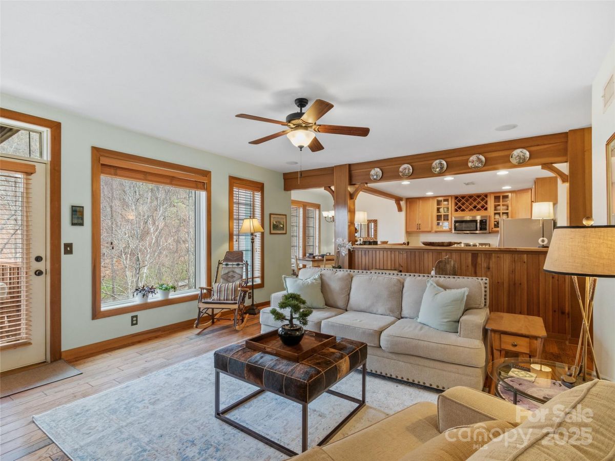 222 Creekside Way