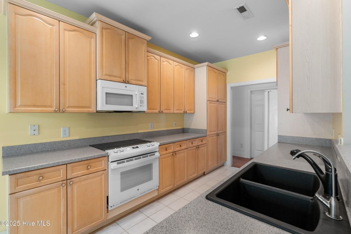 1107 Veranda Court