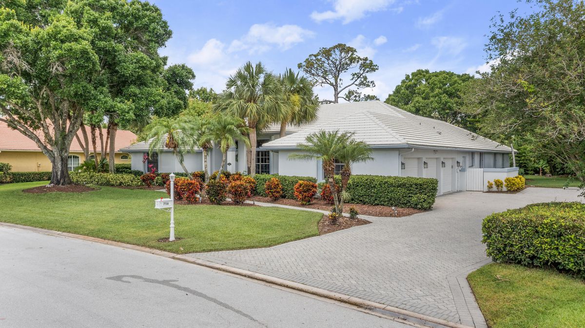 756 Pelican Cove