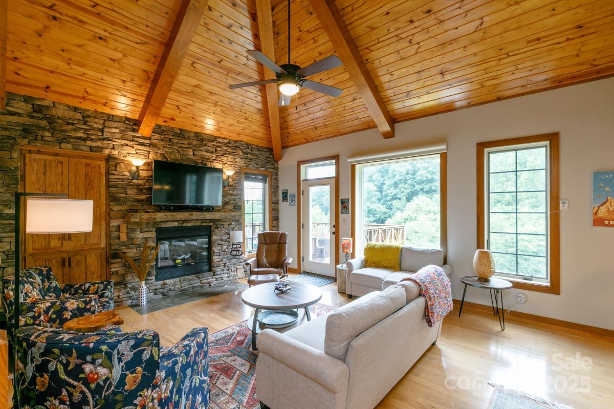 222 Creekside Way