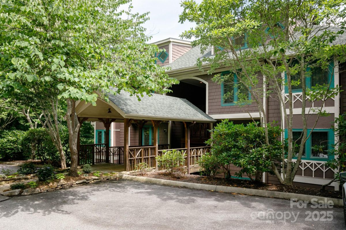 222 Creekside Way