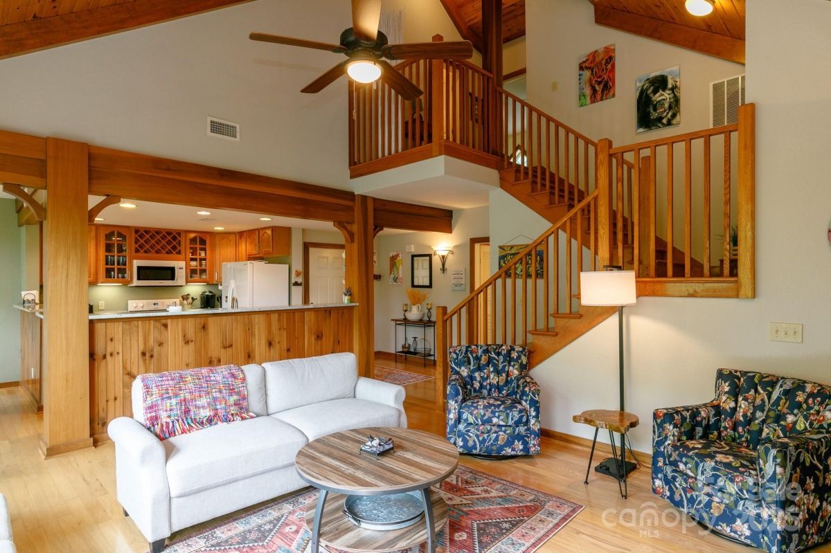 222 Creekside Way