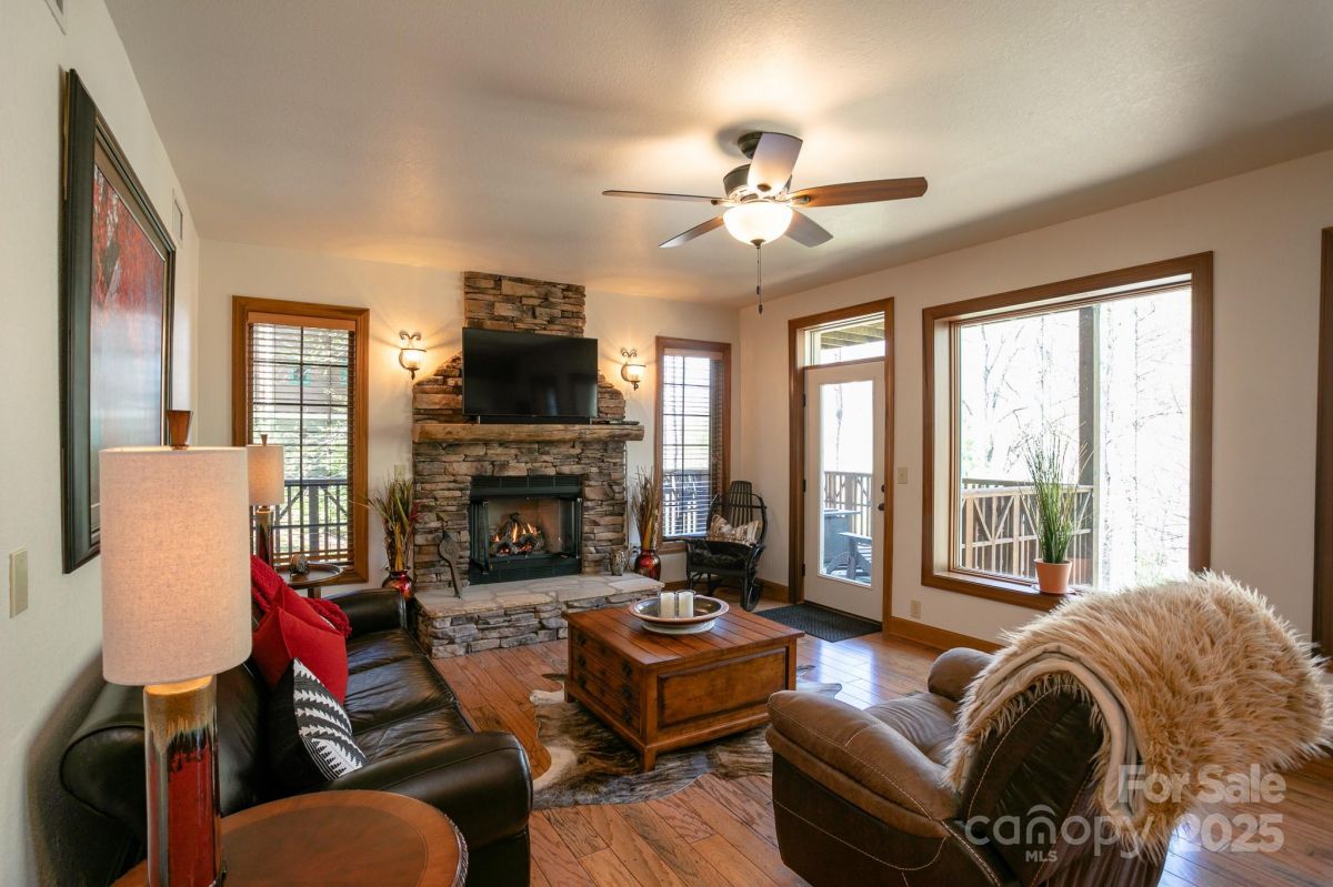 81 Creekside Way