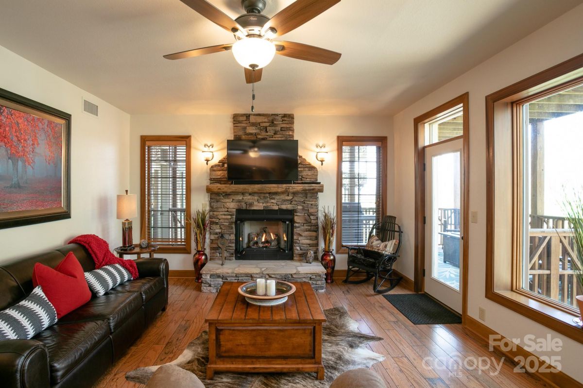 81 Creekside Way