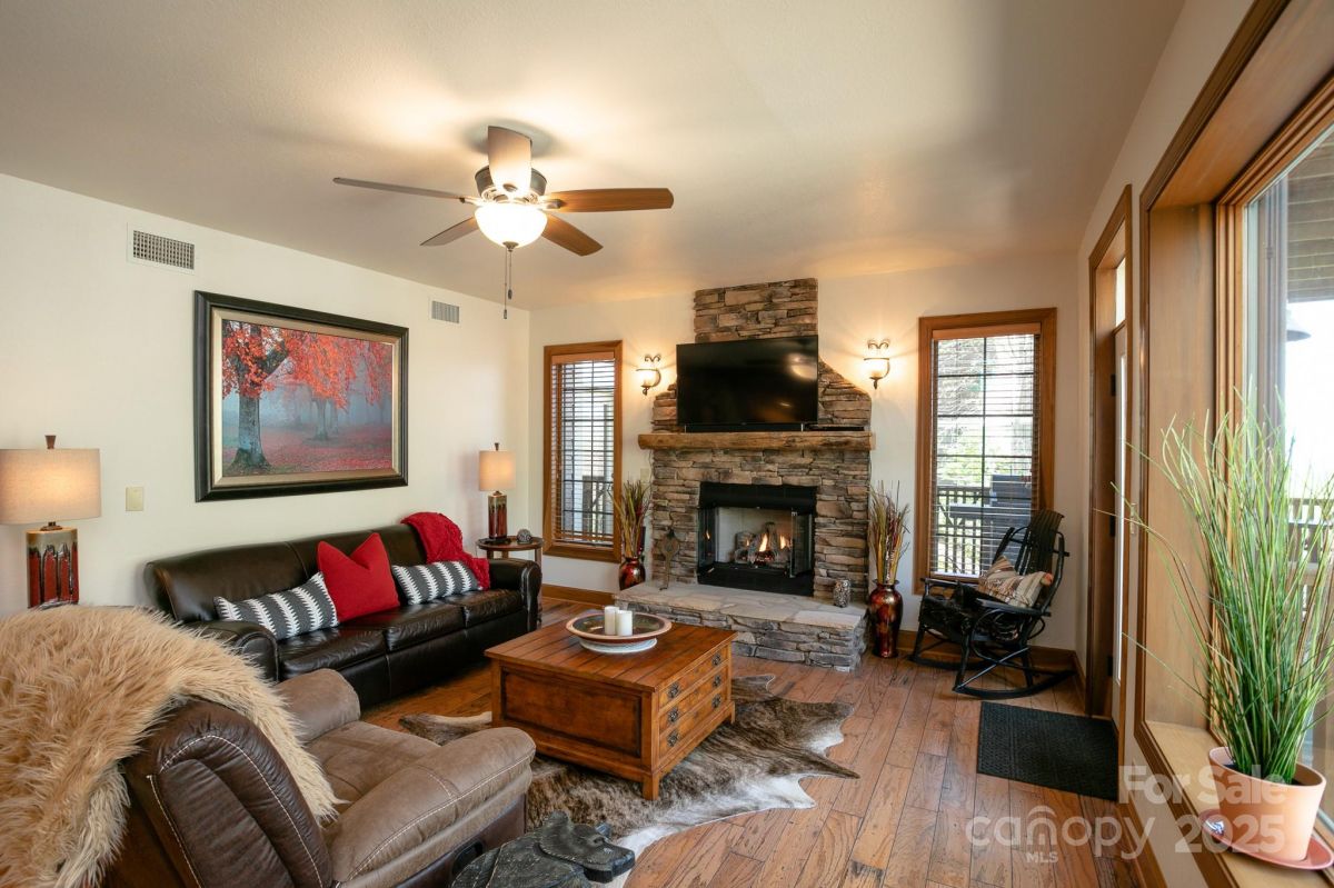 81 Creekside Way