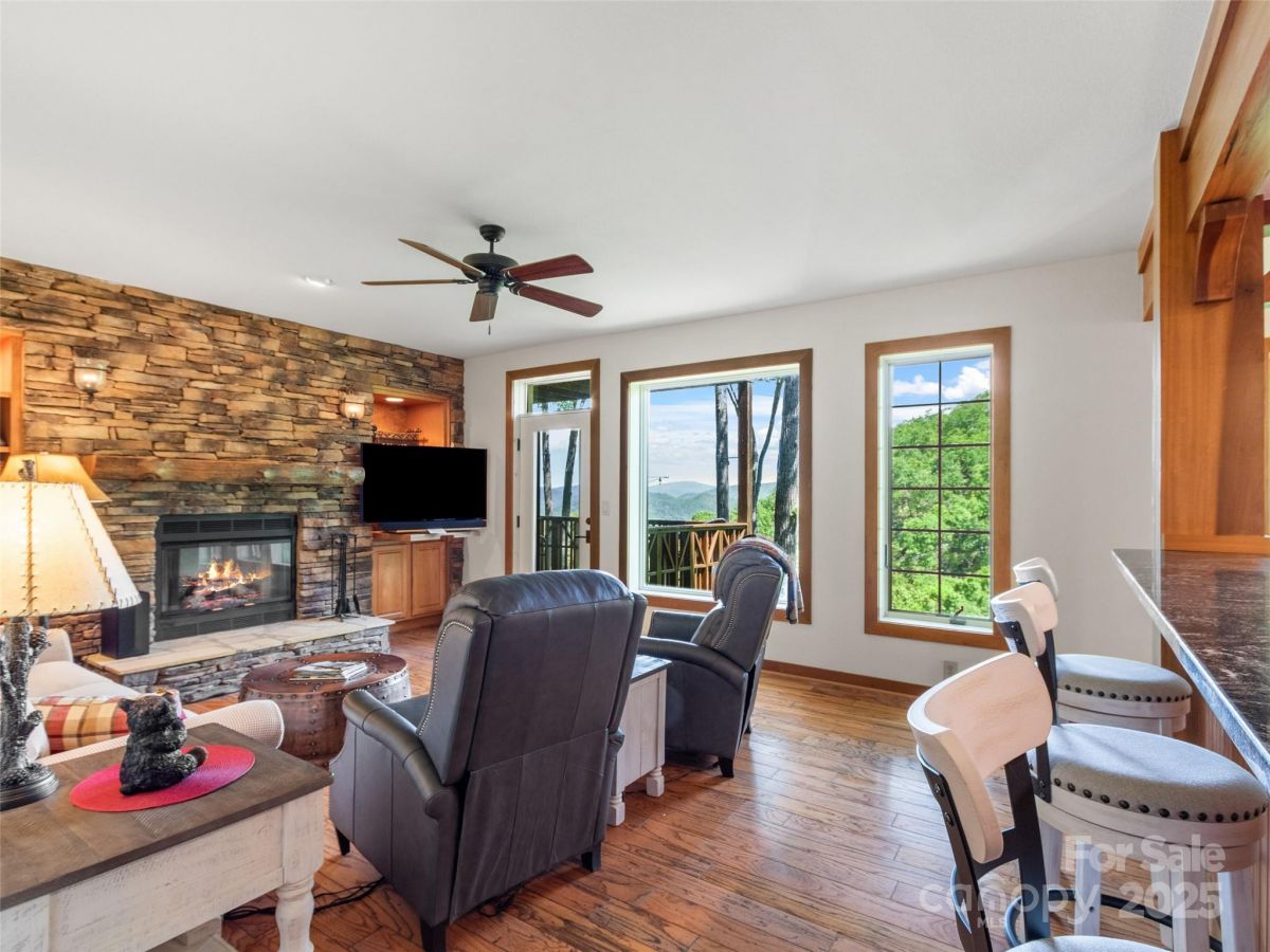 61 Creekside Way
