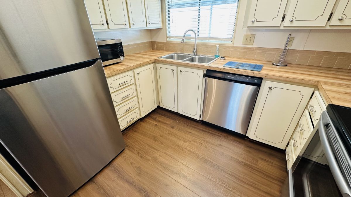 986 S Sitting Rock Point