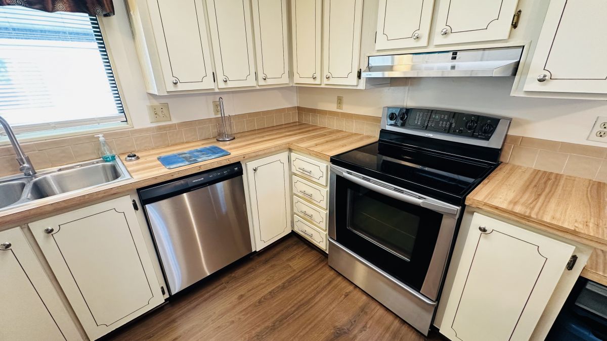 986 S Sitting Rock Point