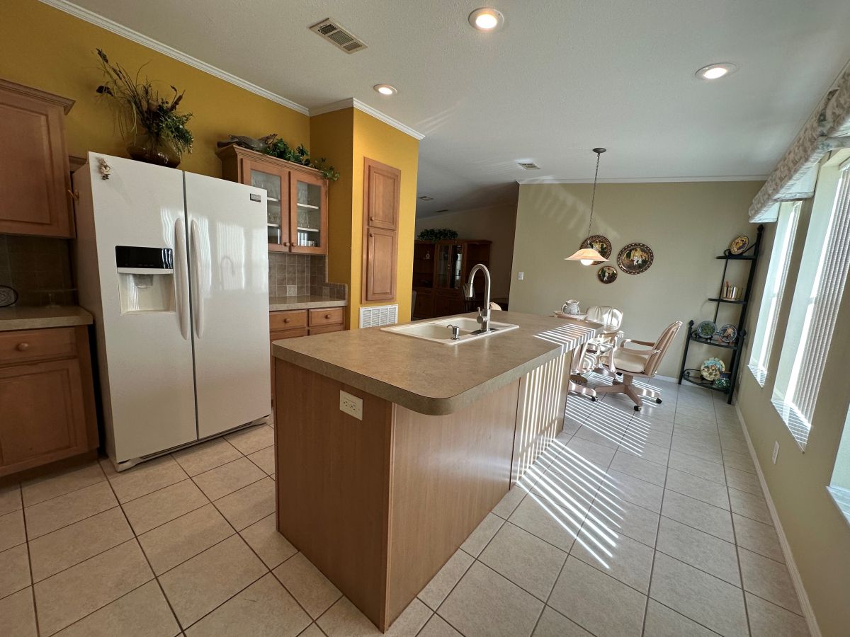 2032 EAST LAKEVIEW DRIVE