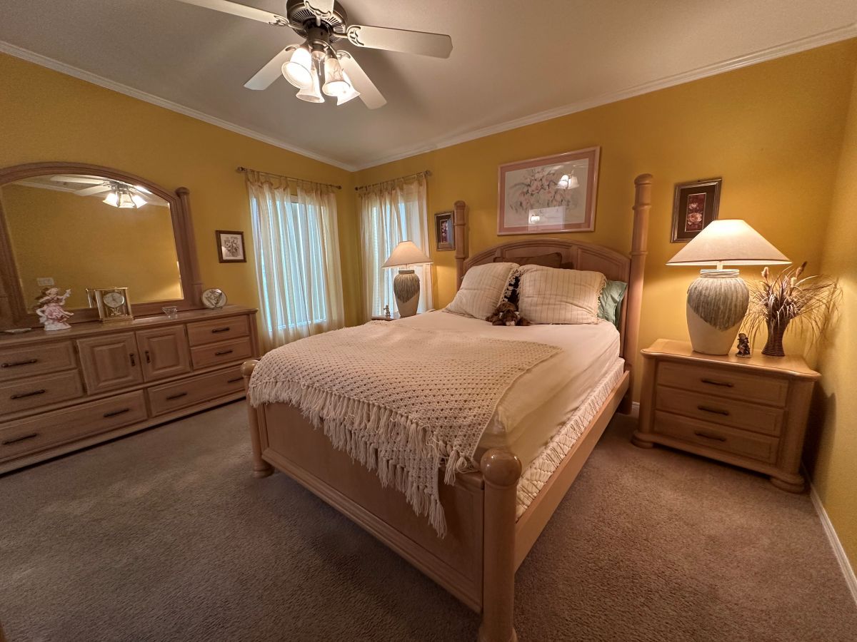 2032 EAST LAKEVIEW DRIVE