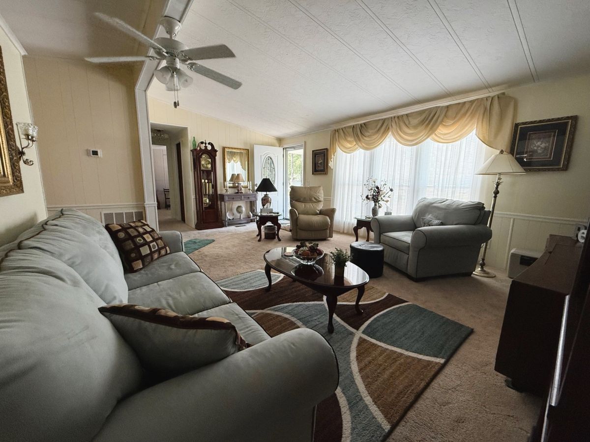 3187 Moonshadow Lane